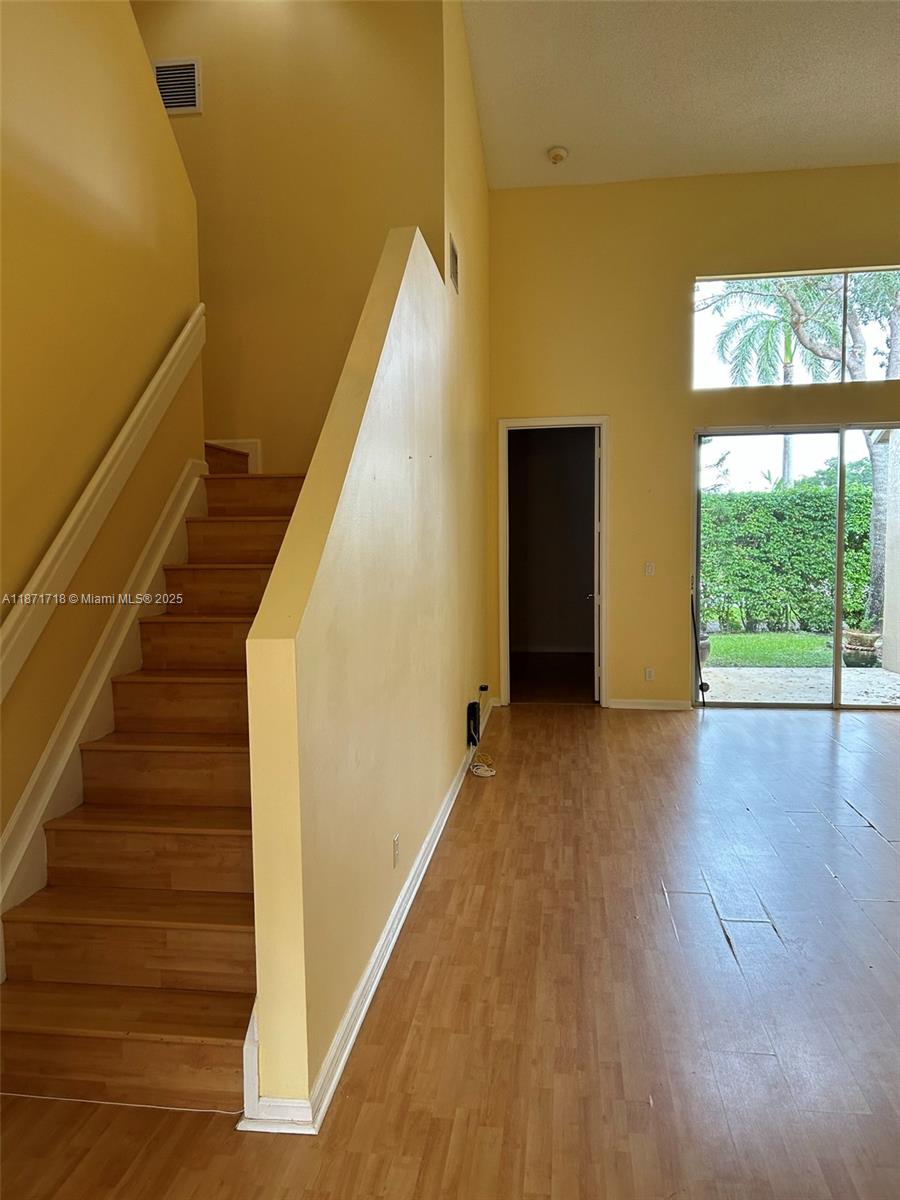 HOLLYWOOD LAKES COUNTRY C - Residential Lease