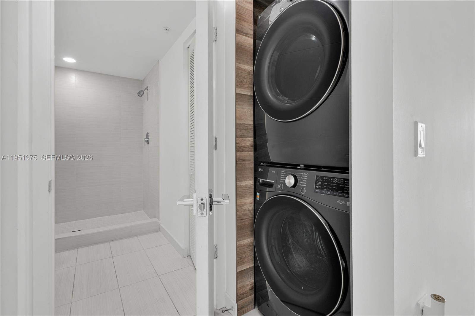 GRAND BAY COMMONS SOUTH - Residential