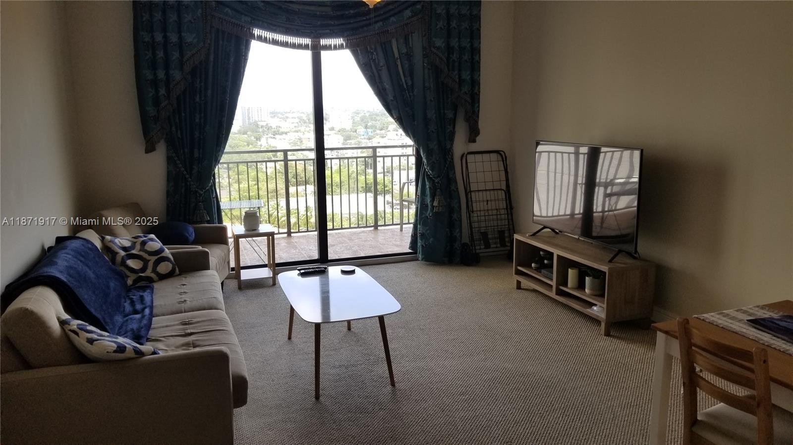 PUERTA DE PALMAS CONDO - Residential