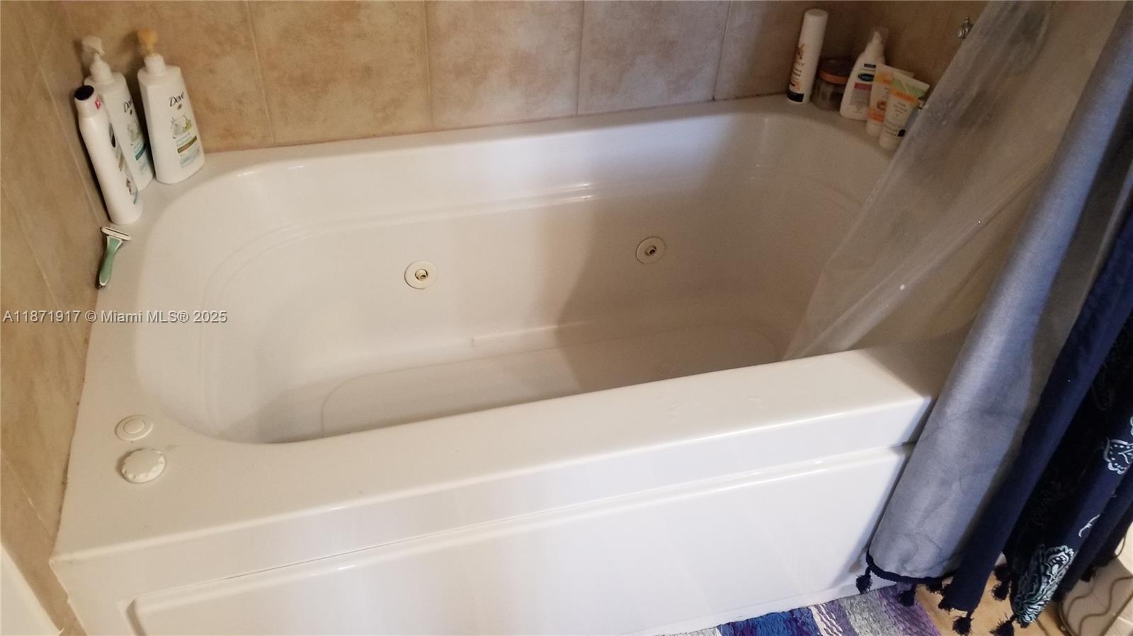 PUERTA DE PALMAS CONDO - Residential