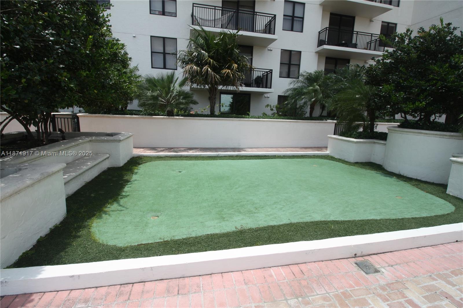 PUERTA DE PALMAS CONDO - Residential