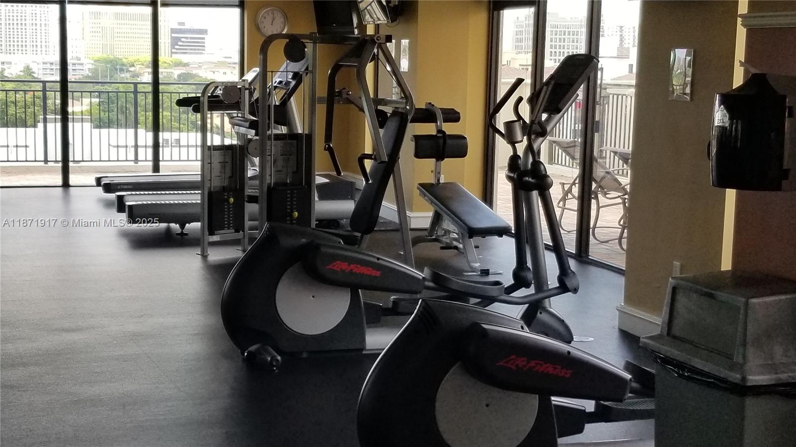 PUERTA DE PALMAS CONDO - Residential