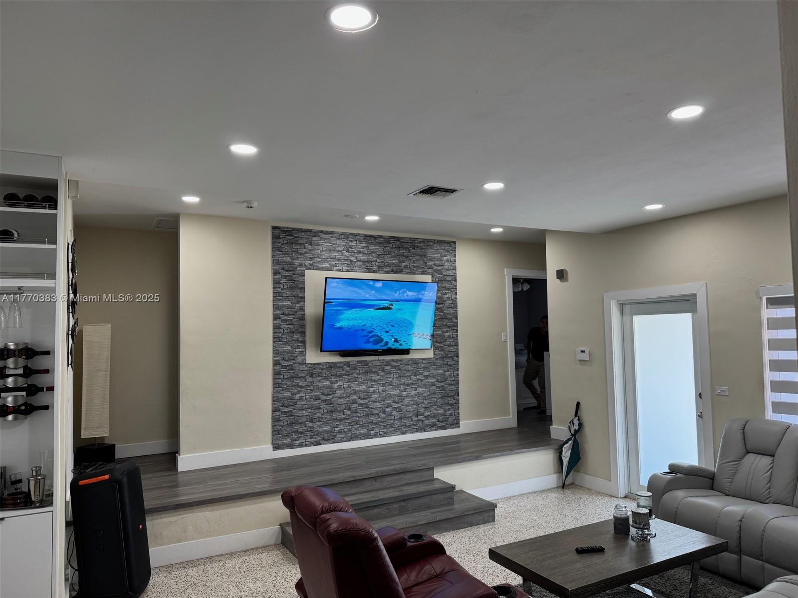 SO MIAMI HEIGHTS ADDN E - Residential