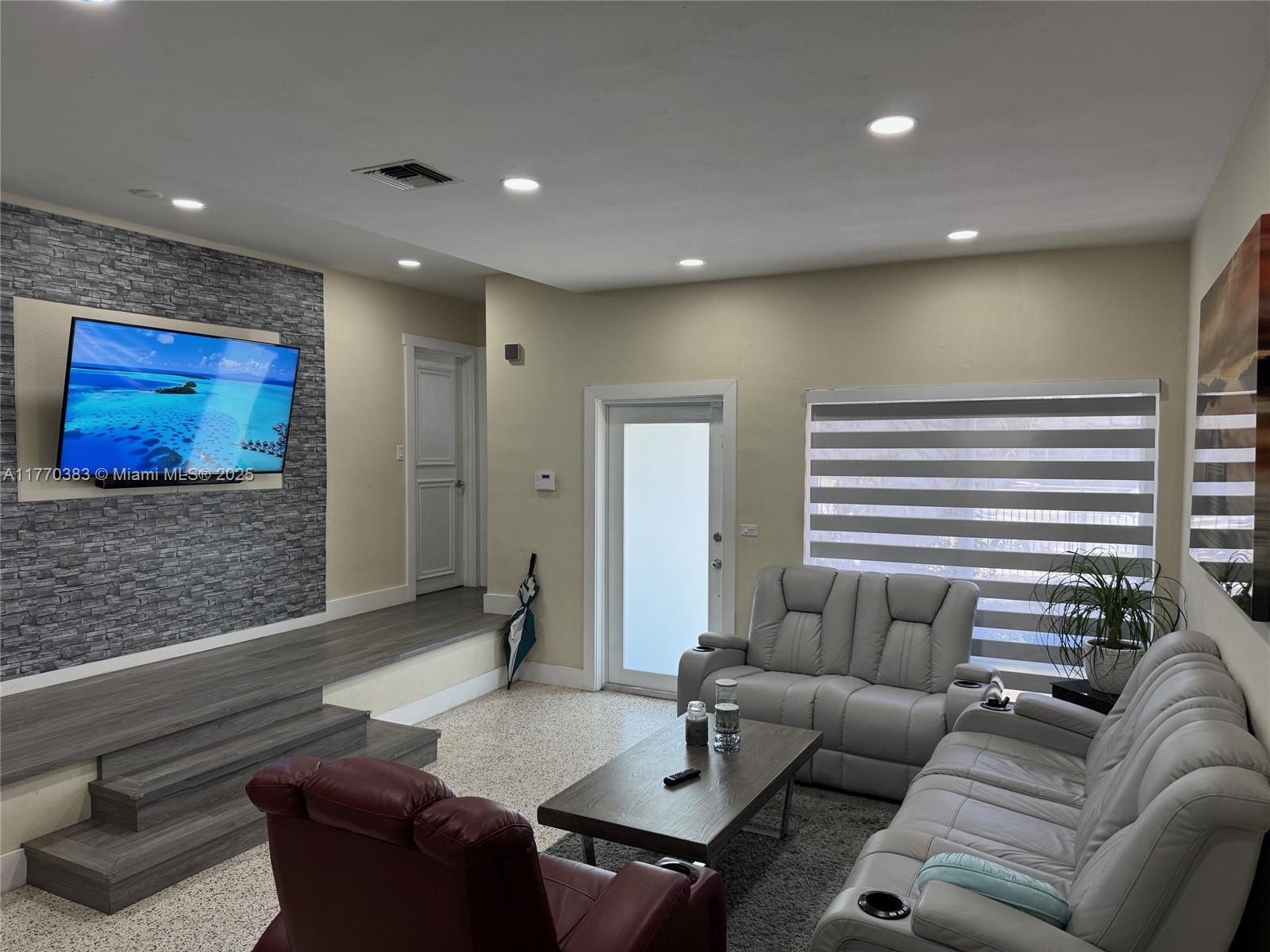 SO MIAMI HEIGHTS ADDN E - Residential