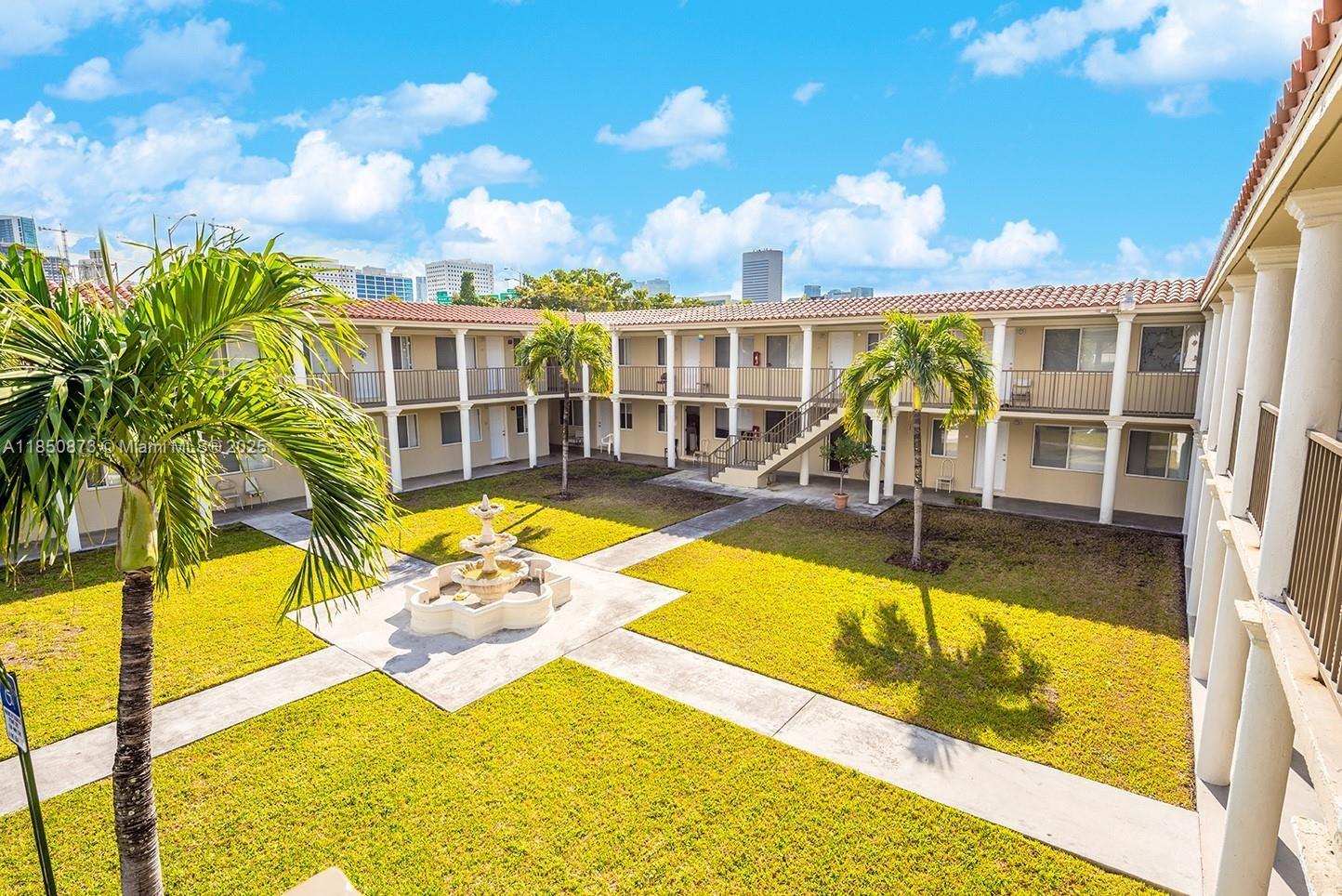 Spacious living room and master bedroom, a broad kitchen and a comfortable bathroom in South Miami