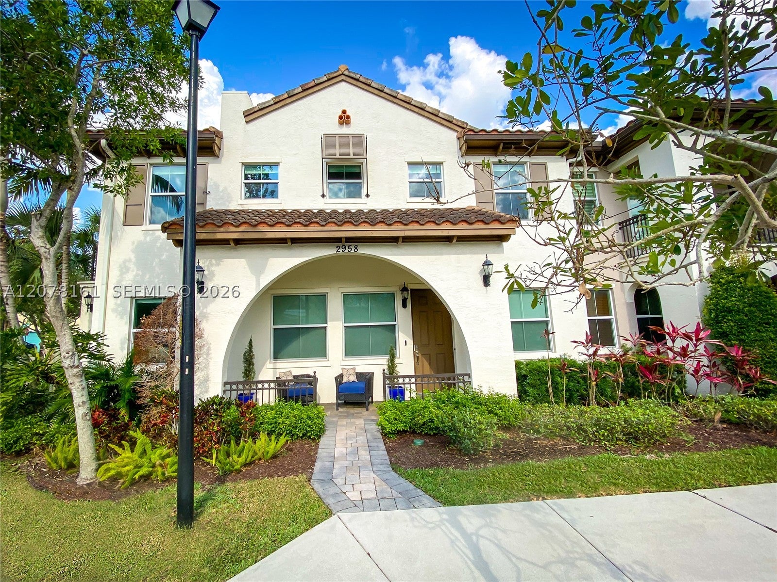 2958 St Thomas Dr 2958