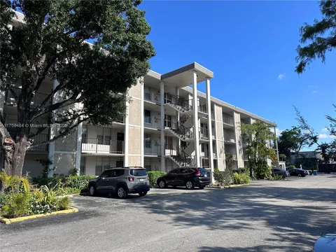 4850 NW 29th Ct Unit 130, Lauderdale Lakes, FL 33313 - MLS#: A11759464