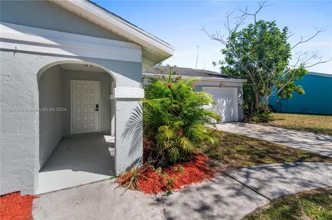 461 SE Evans Ave, Port St. Lucie, FL 34984 - MLS#: A11611860