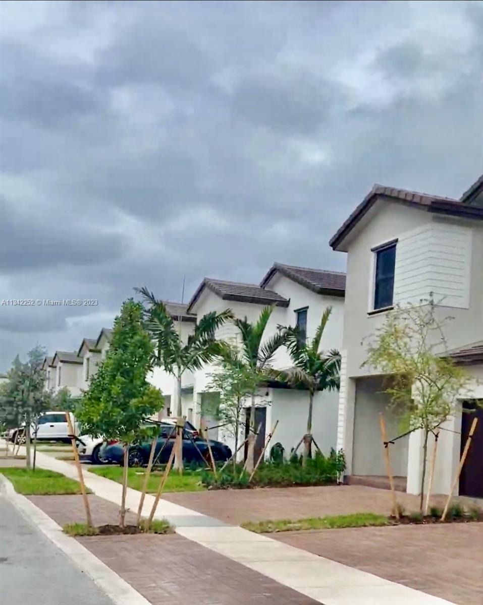 Photo 14 of 23 of 203 SW 159th Ter townhome