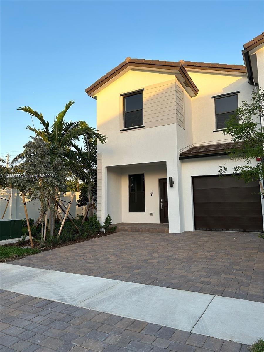 Photo 2 of 23 of 203 SW 159th Ter townhome