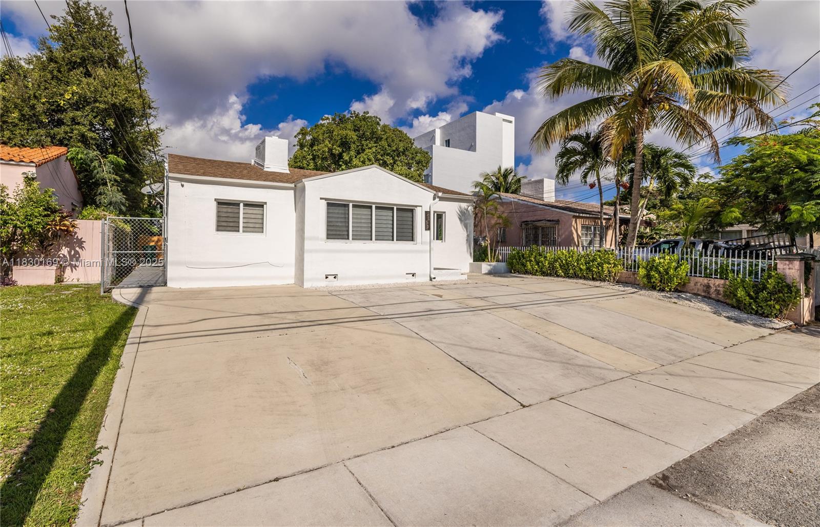 2729 SW 18th St 1