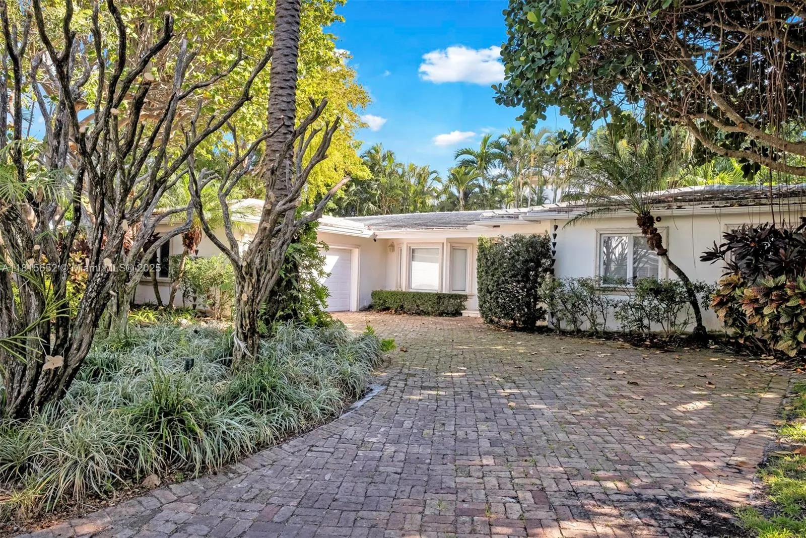 Key Biscayne, Florida 33149, United States, 4 Bedrooms Bedrooms, ,3 BathroomsBathrooms,Residential,Pending,144784