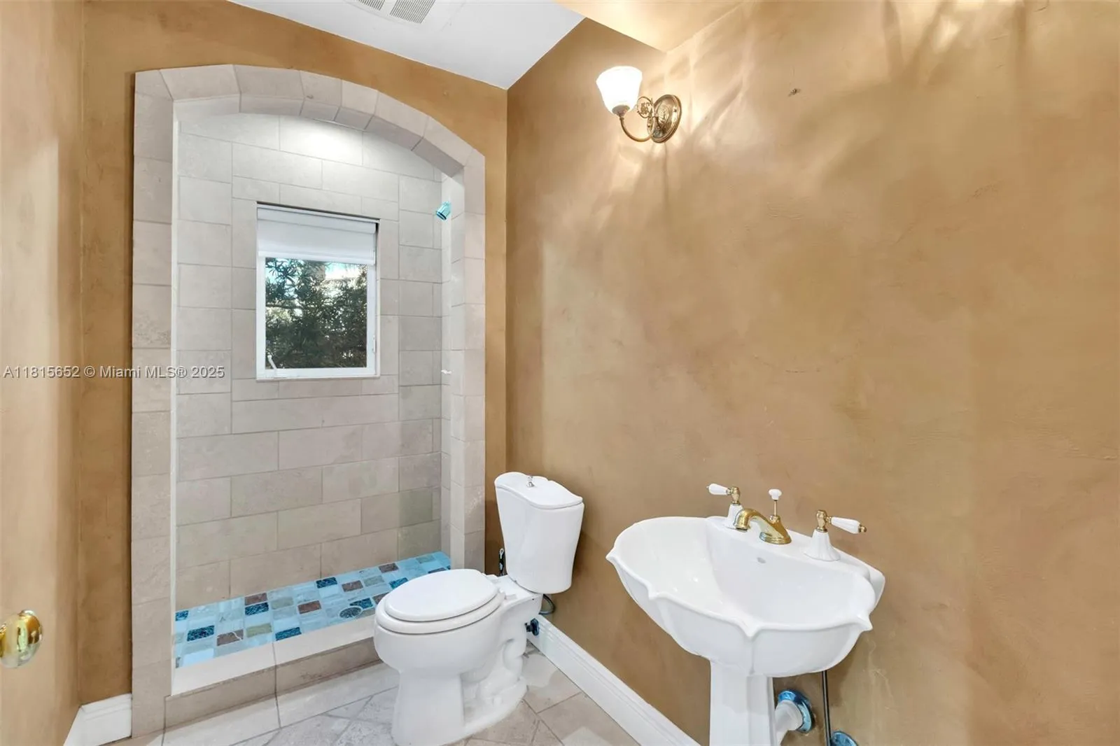 Key Biscayne, Florida 33149, United States, 4 Bedrooms Bedrooms, ,3 BathroomsBathrooms,Residential,Pending,144784