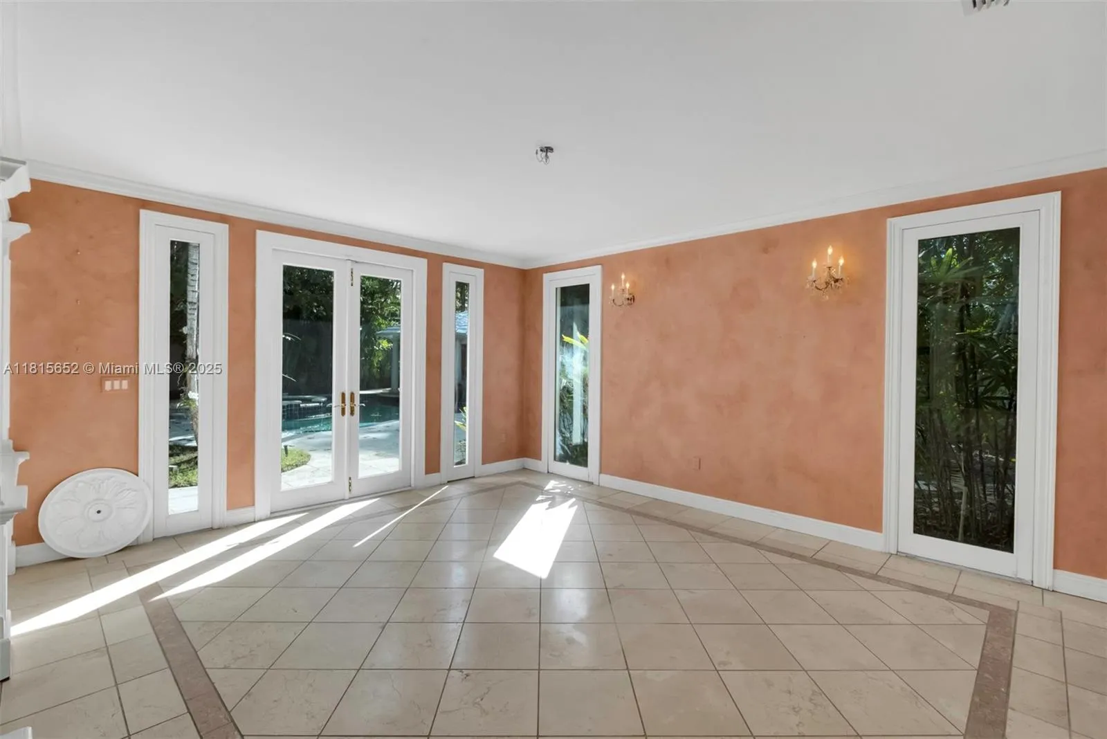Key Biscayne, Florida 33149, United States, 4 Bedrooms Bedrooms, ,3 BathroomsBathrooms,Residential,Pending,144784