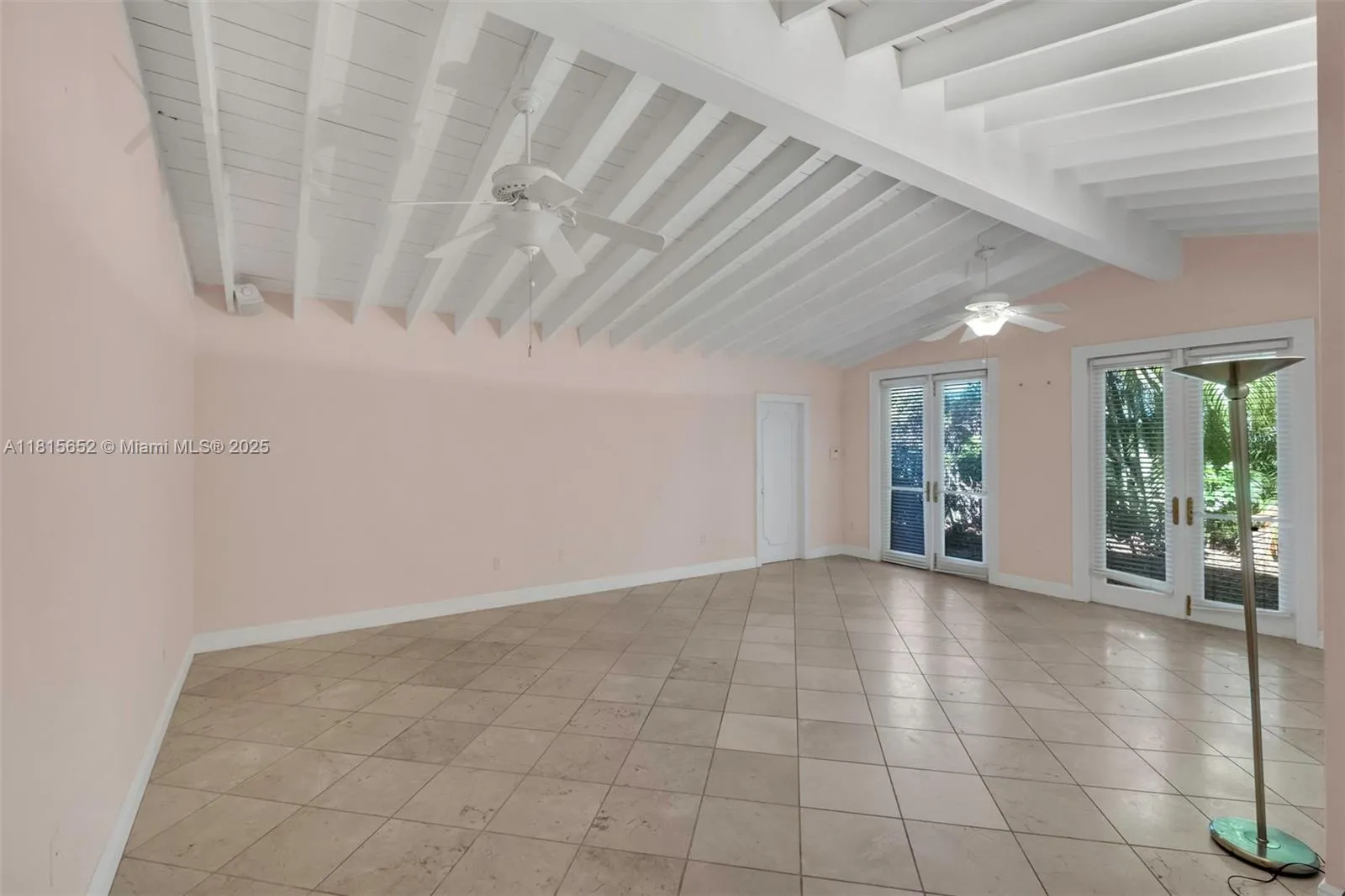 Key Biscayne, Florida 33149, United States, 4 Bedrooms Bedrooms, ,3 BathroomsBathrooms,Residential,Pending,144784