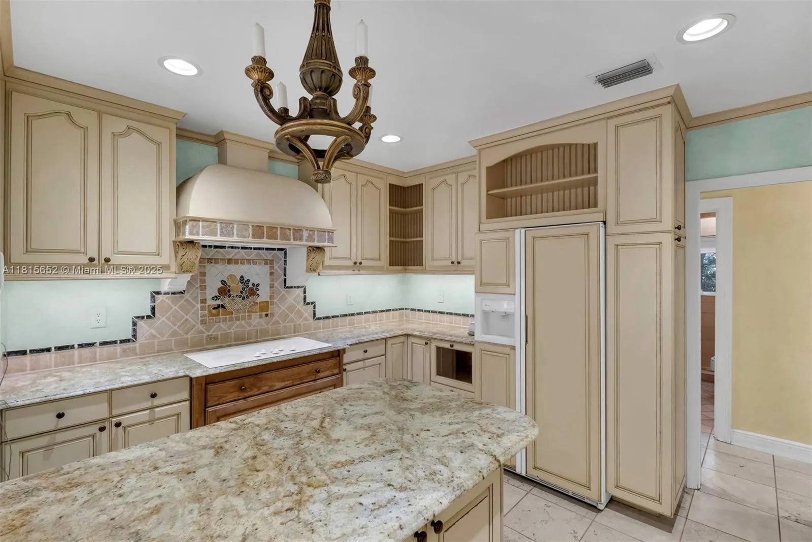 Key Biscayne, Florida 33149, United States, 4 Bedrooms Bedrooms, ,3 BathroomsBathrooms,Residential,Pending,144784