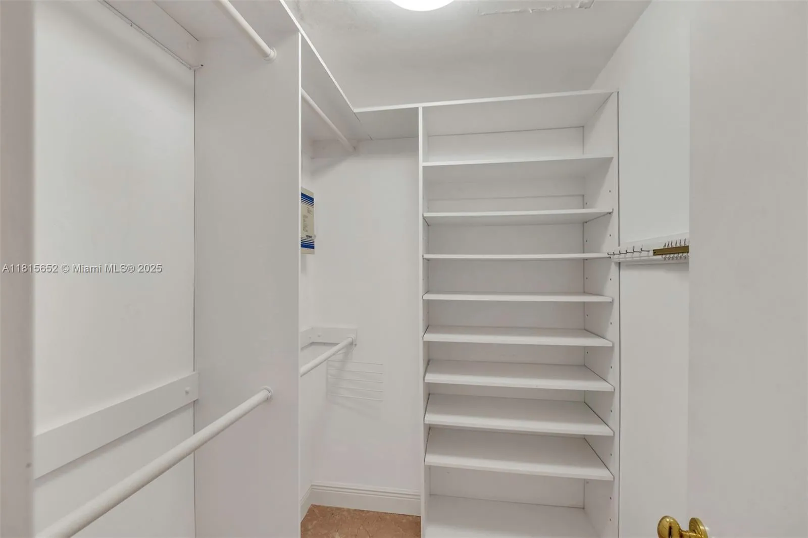 Key Biscayne, Florida 33149, United States, 4 Bedrooms Bedrooms, ,3 BathroomsBathrooms,Residential,Pending,144784