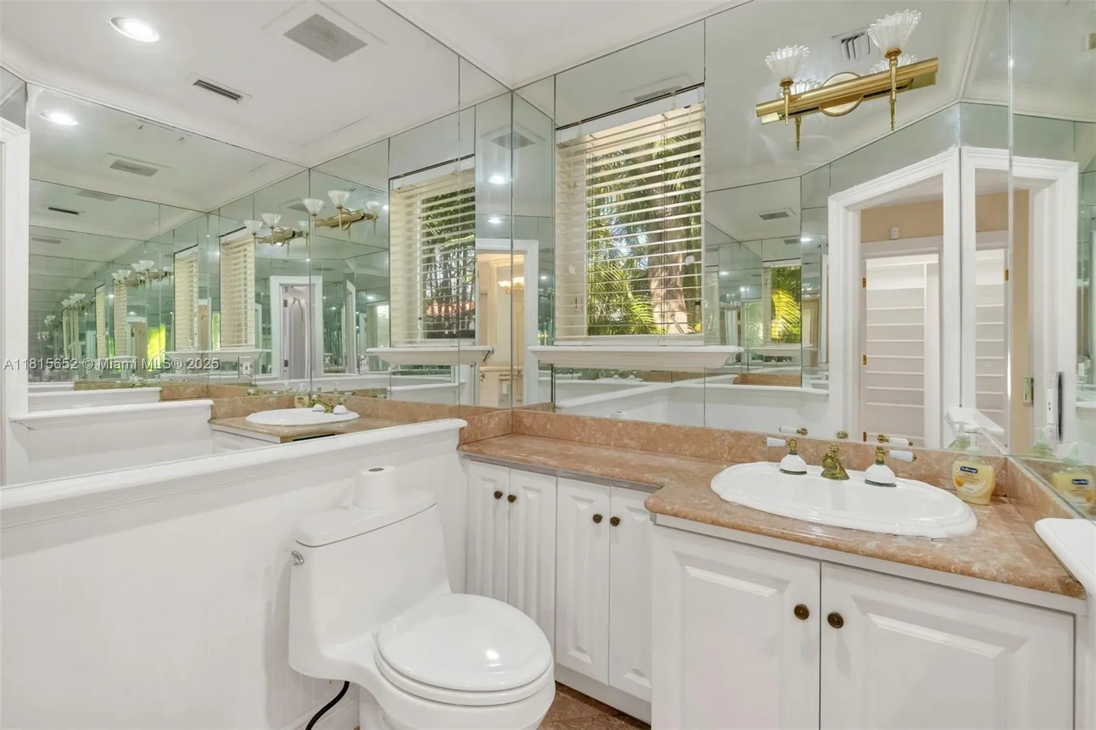 Key Biscayne, Florida 33149, United States, 4 Bedrooms Bedrooms, ,3 BathroomsBathrooms,Residential,Pending,144784