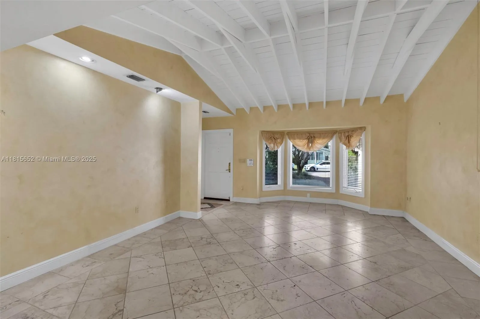 Key Biscayne, Florida 33149, United States, 4 Bedrooms Bedrooms, ,3 BathroomsBathrooms,Residential,Pending,144784