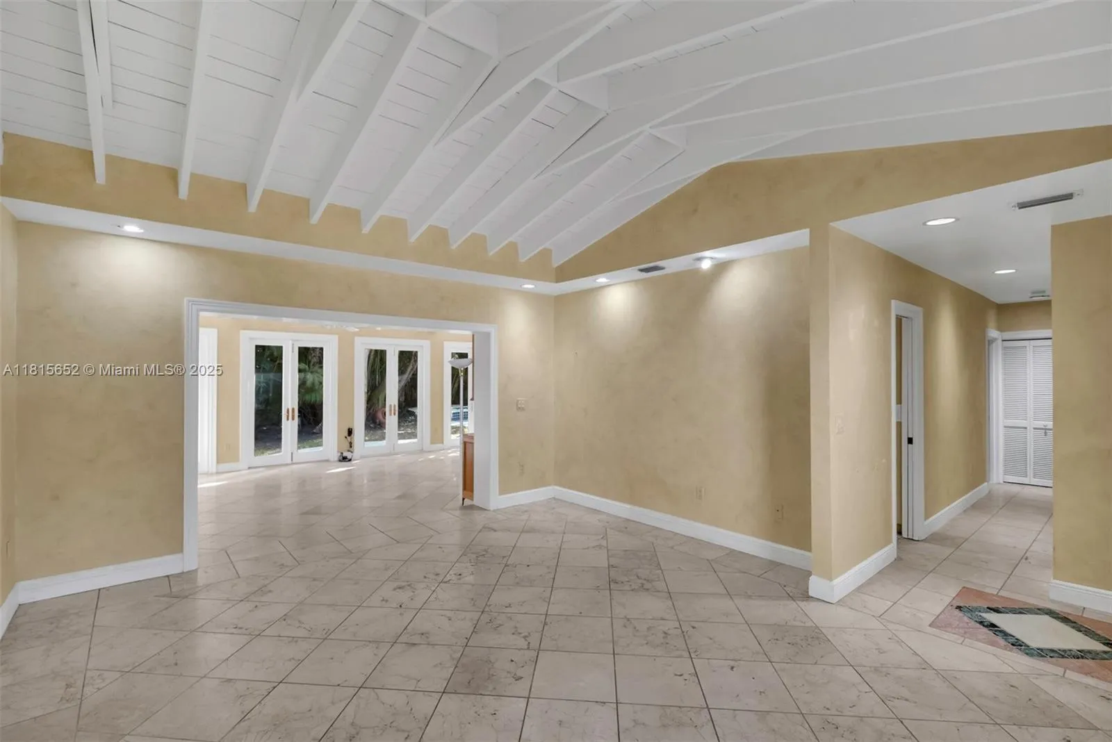 Key Biscayne, Florida 33149, United States, 4 Bedrooms Bedrooms, ,3 BathroomsBathrooms,Residential,Pending,144784