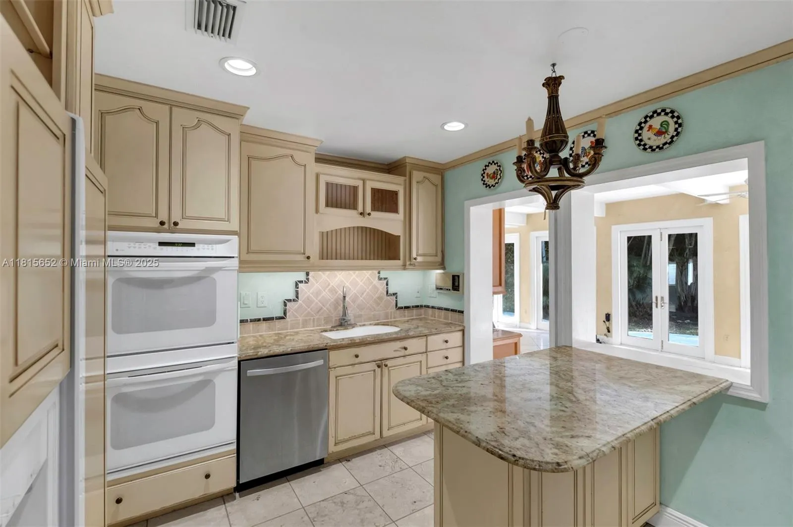 Key Biscayne, Florida 33149, United States, 4 Bedrooms Bedrooms, ,3 BathroomsBathrooms,Residential,Pending,144784