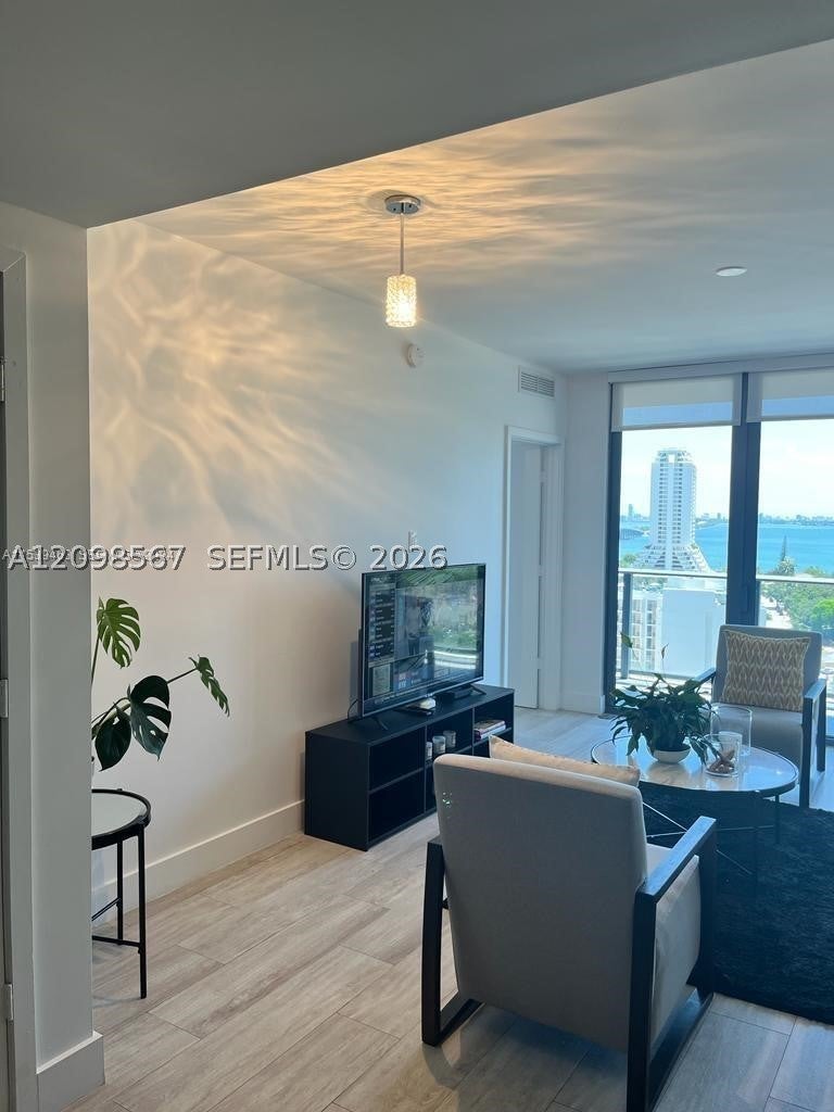 121 NE 34th St 1206A