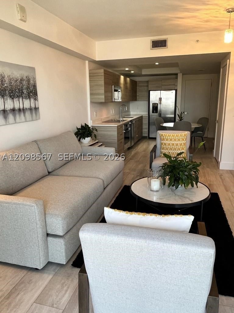121 NE 34th St 1206A