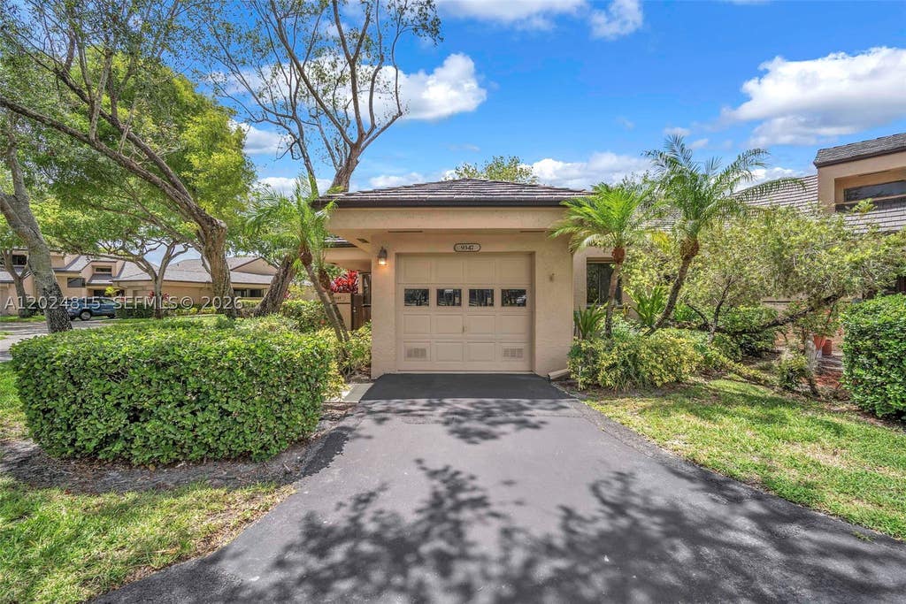 Photo of 9347 N Chelsea Dr N, Plantation, FL 33324 (MLS # A12024815)