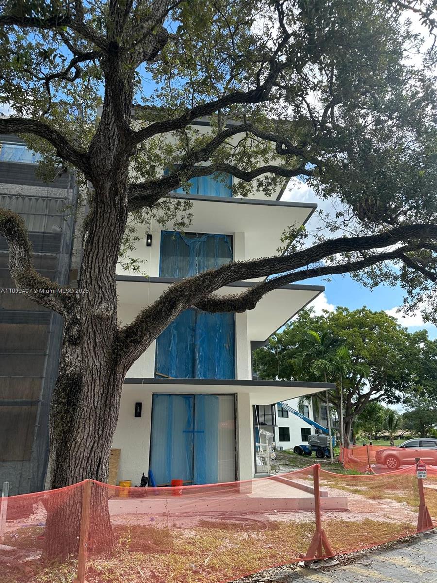 EMERALD HILLS C C APTS CO - Residential