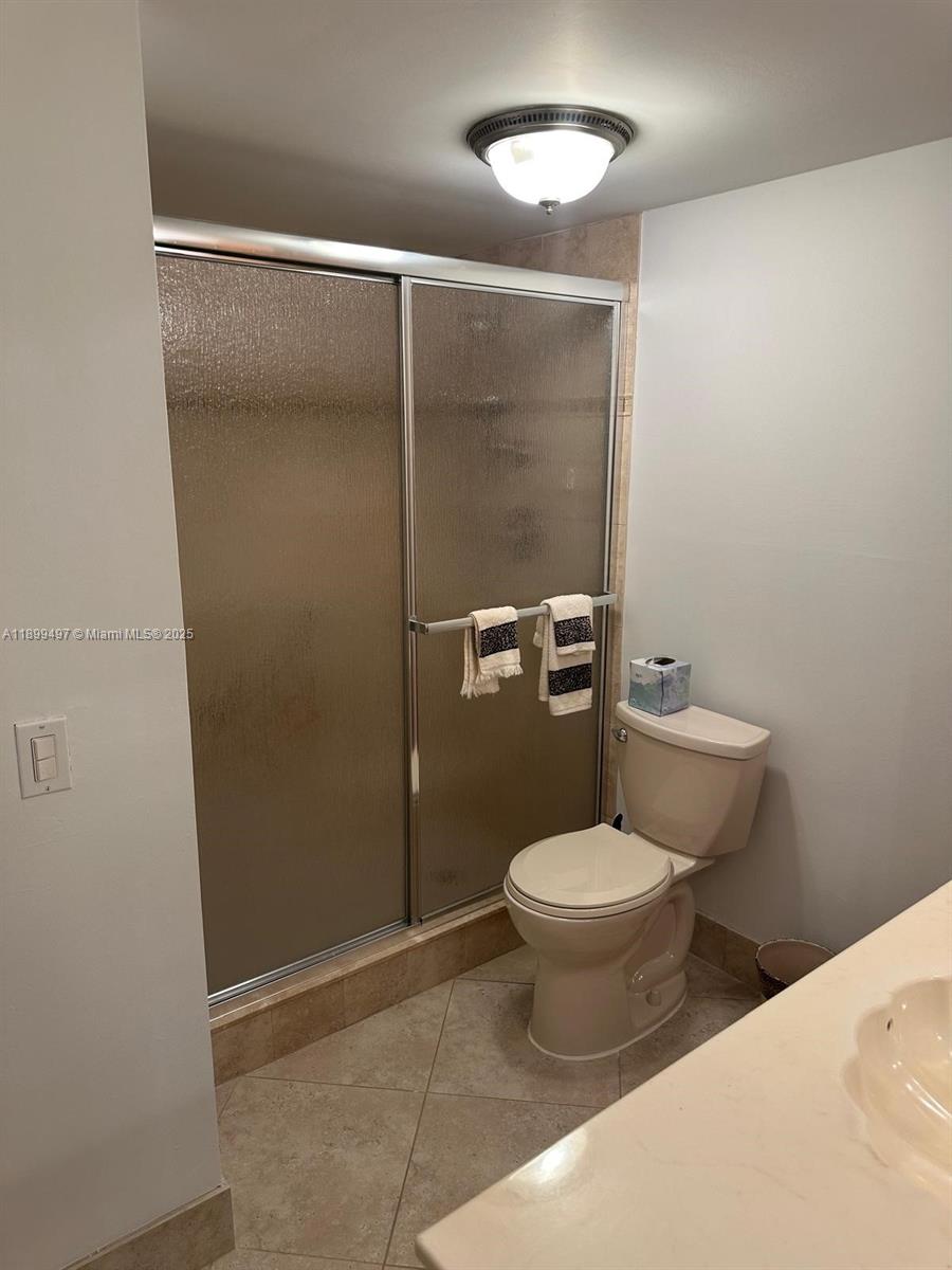 EMERALD HILLS C C APTS CO - Residential
