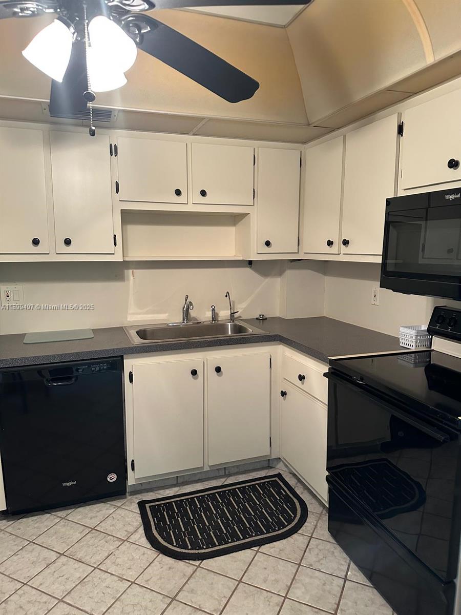 EMERALD HILLS C C APTS CO - Residential