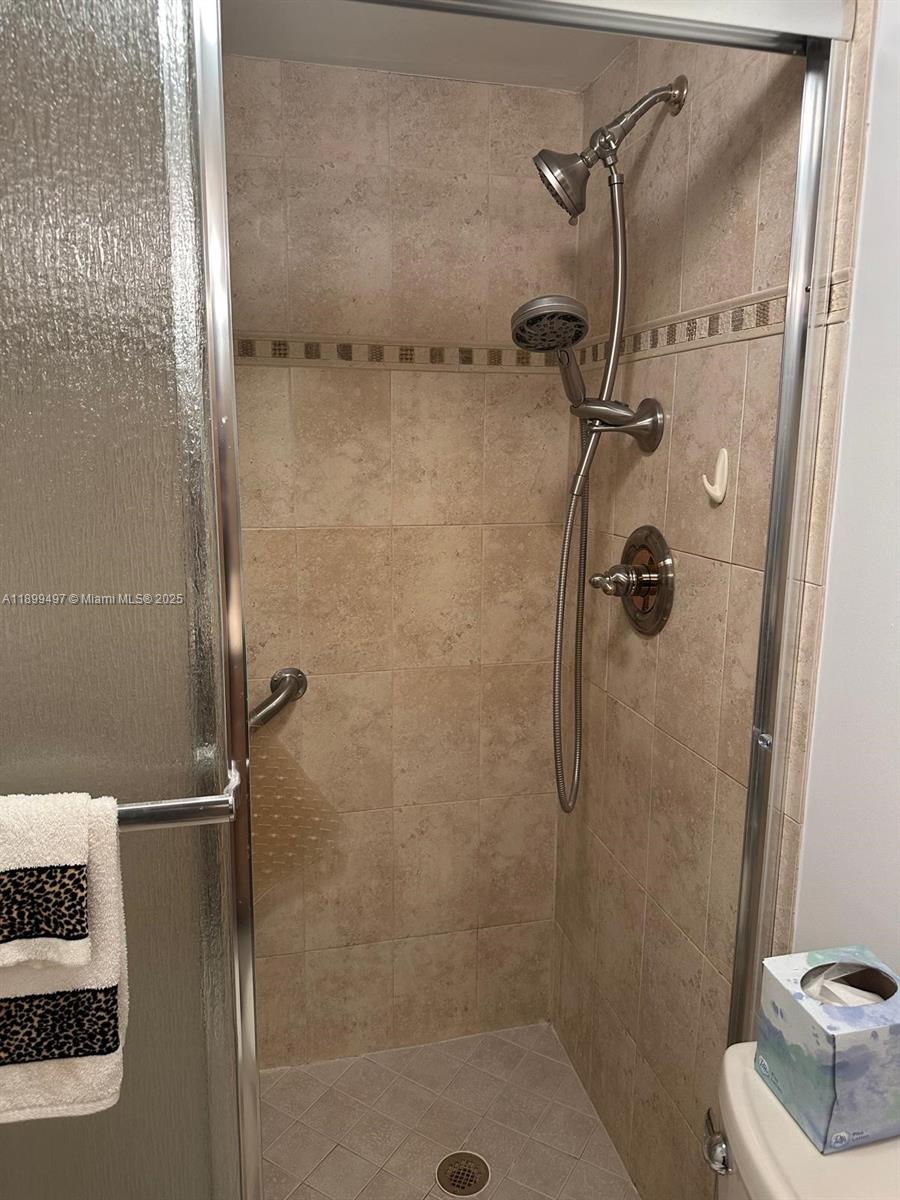 EMERALD HILLS C C APTS CO - Residential