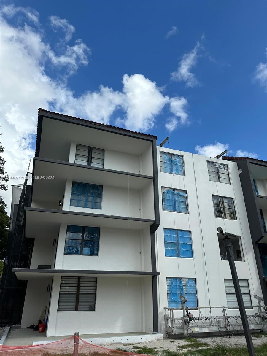 EMERALD HILLS C C APTS CO - Residential