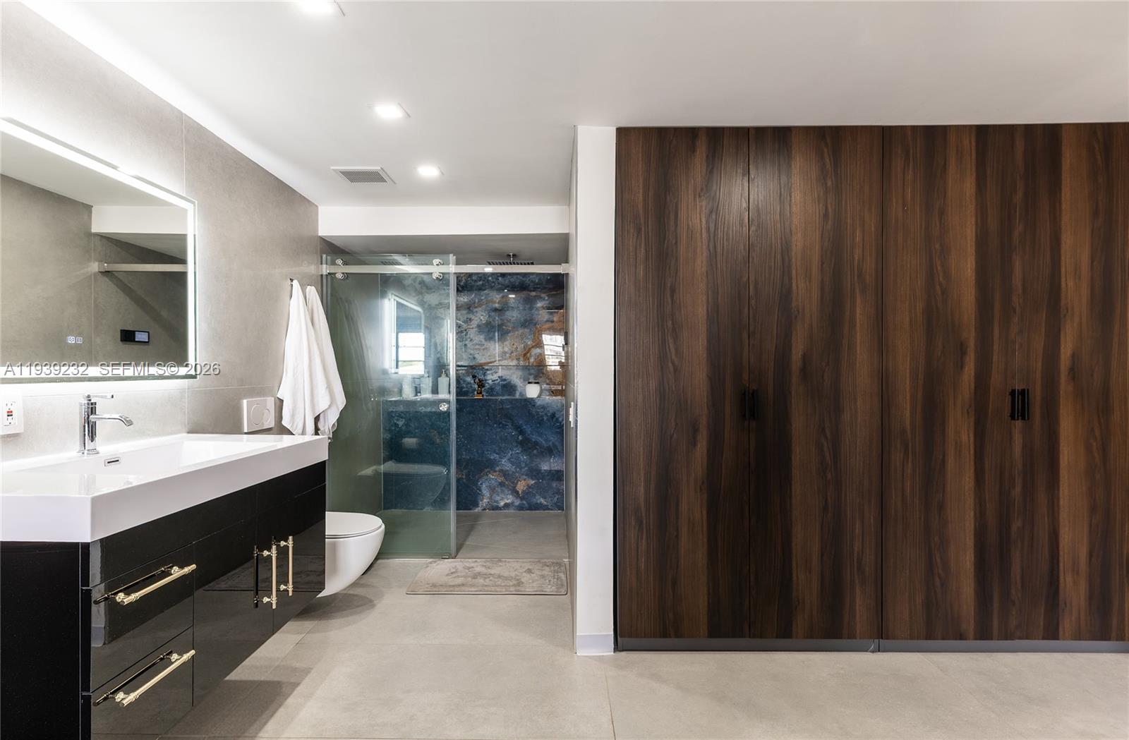 CARIBBEAN HOUSE CONDO - Residential