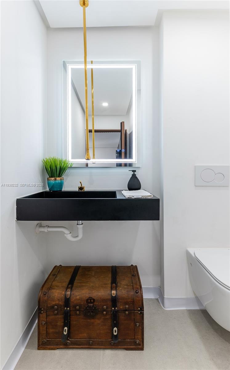 CARIBBEAN HOUSE CONDO - Residential