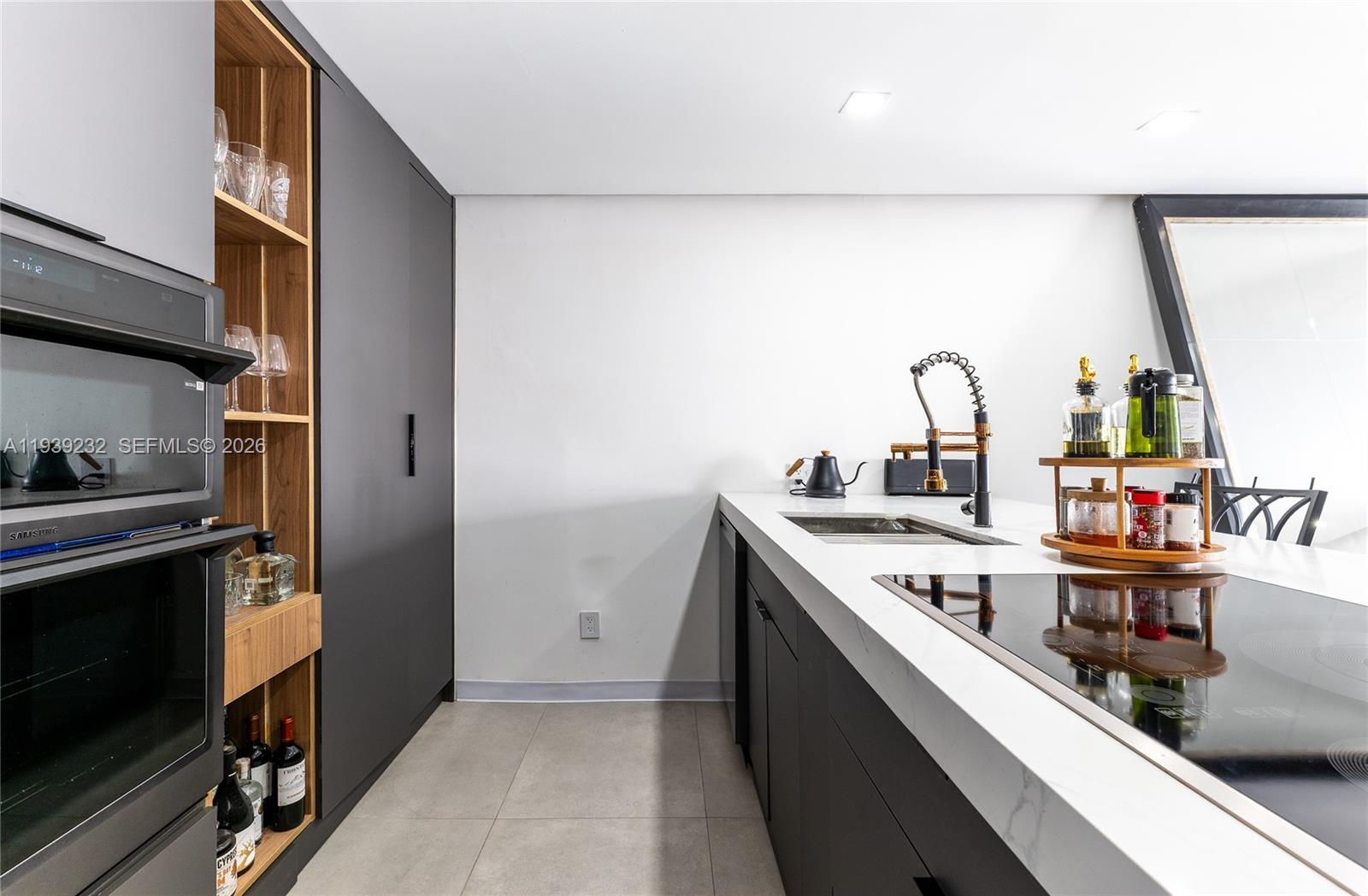 CARIBBEAN HOUSE CONDO - Residential