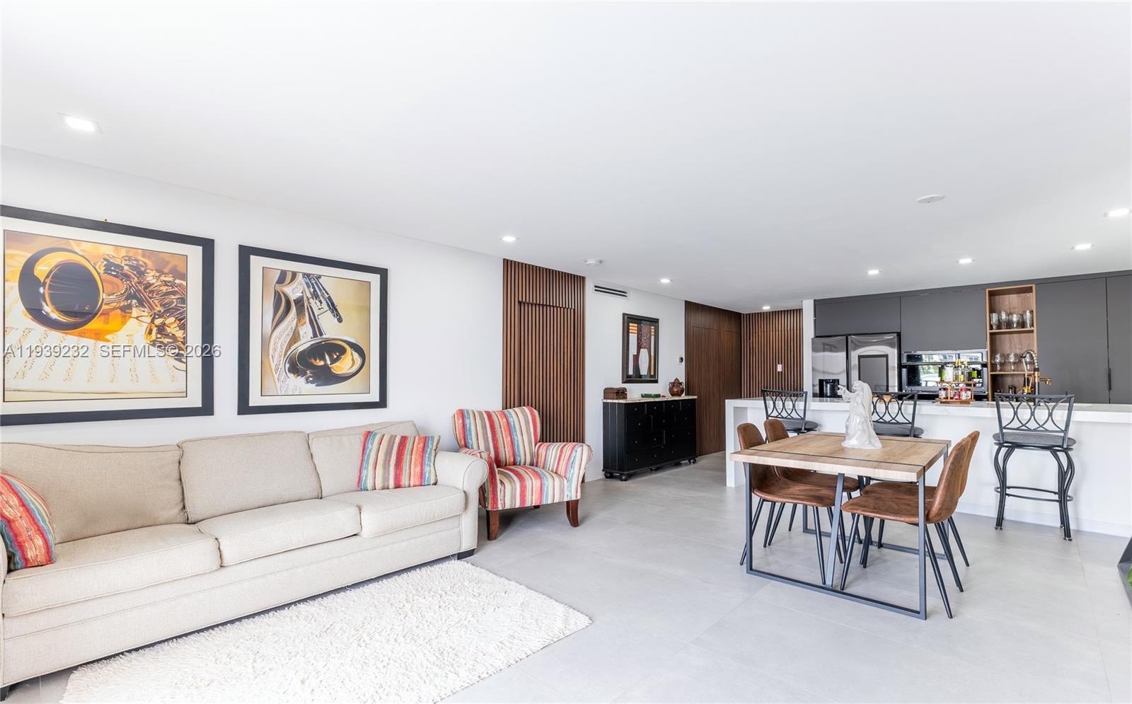 CARIBBEAN HOUSE CONDO - Residential