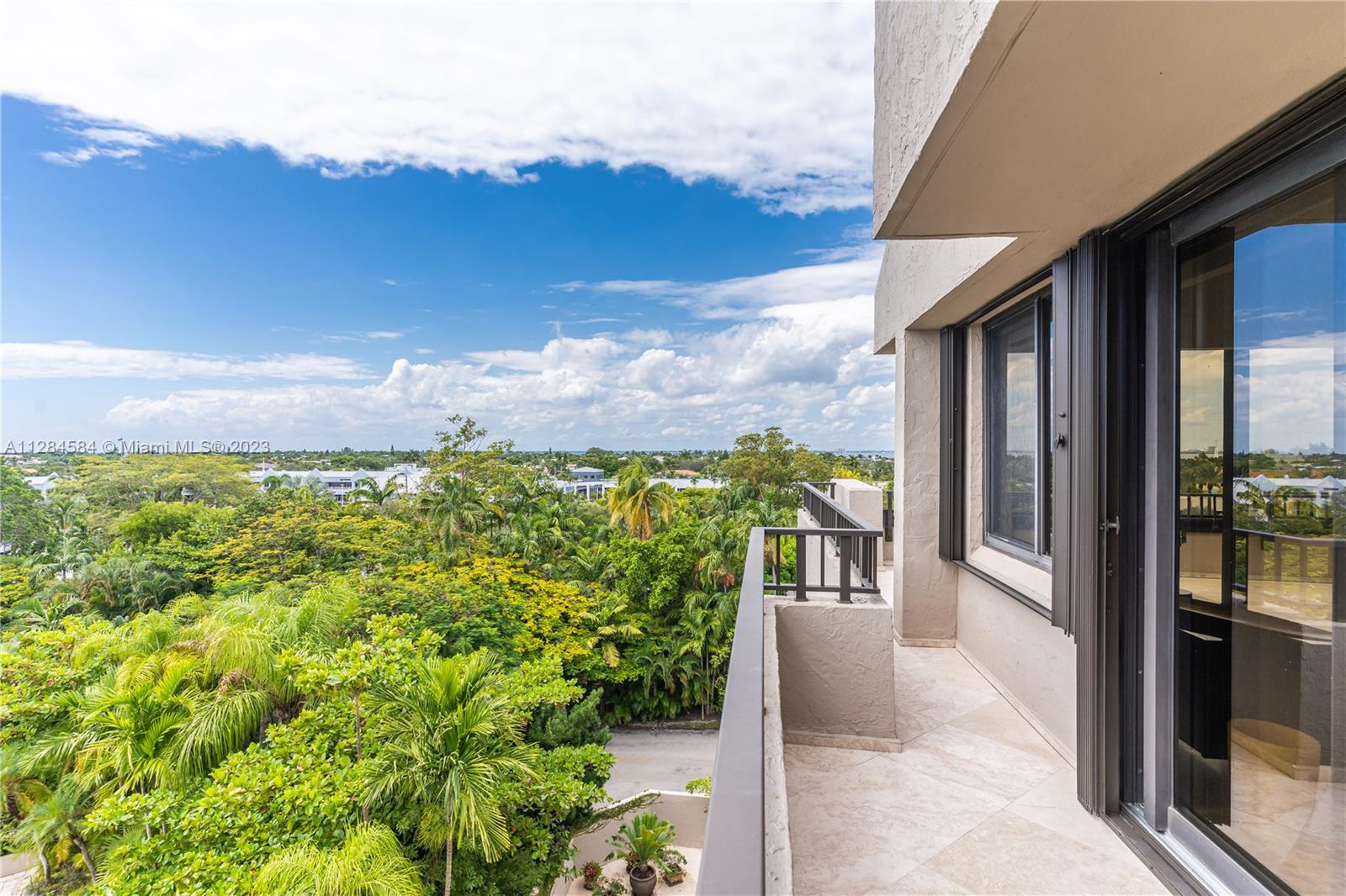 THE EMERALDBAY @ KEY COLO - Residential