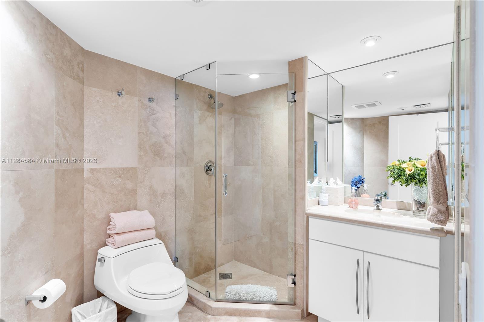 THE EMERALDBAY @ KEY COLO - Residential