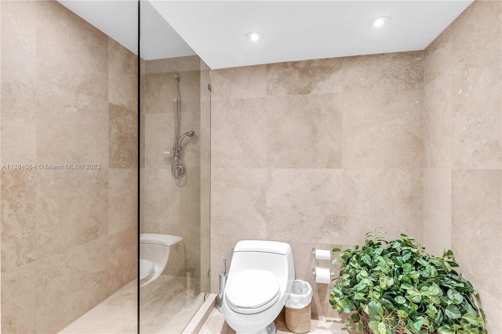 THE EMERALDBAY @ KEY COLO - Residential