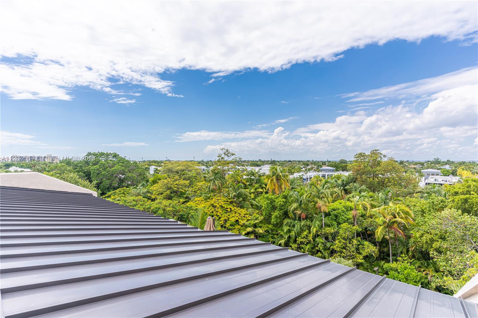 THE EMERALDBAY @ KEY COLO - Residential