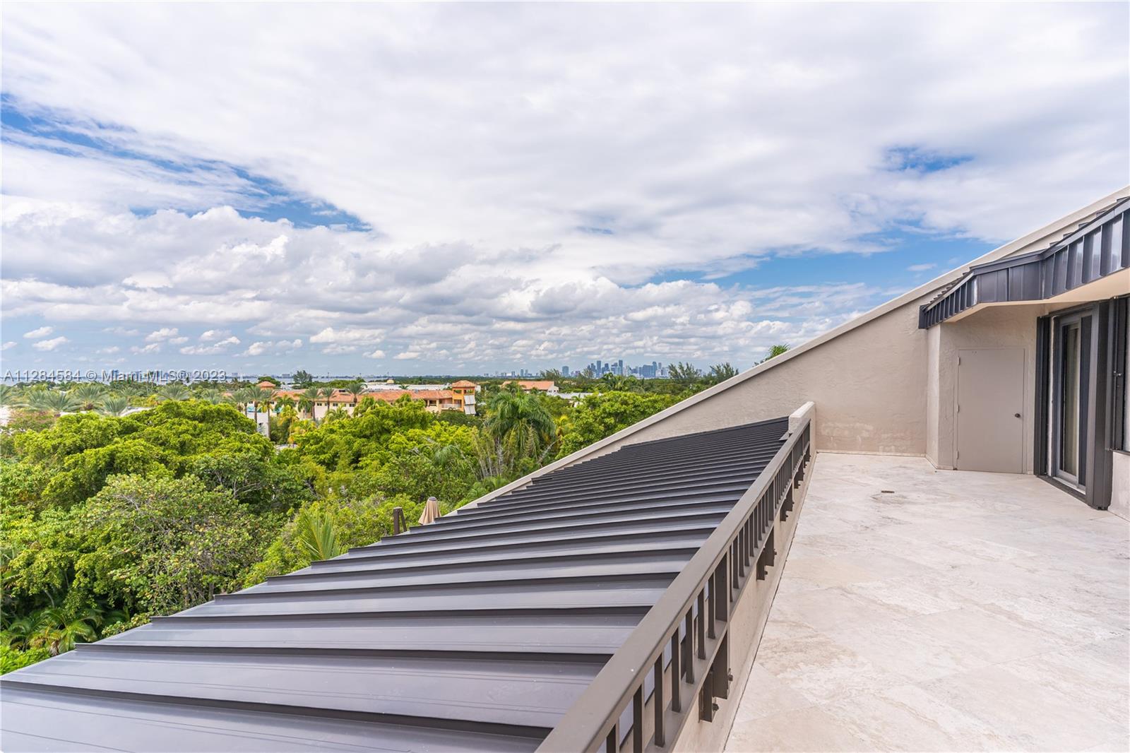 THE EMERALDBAY @ KEY COLO - Residential