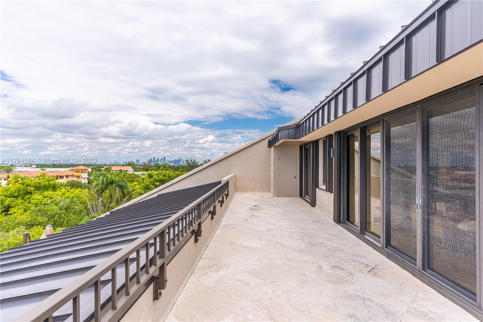 THE EMERALDBAY @ KEY COLO - Residential