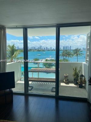 1200 West Ave 303