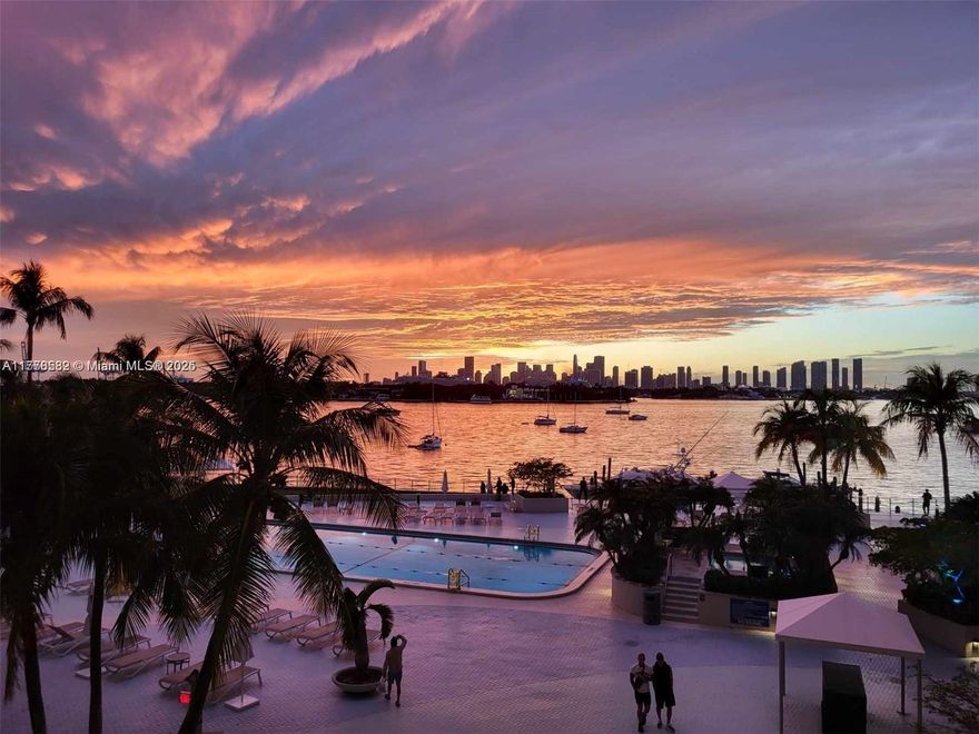 This is a Large 1 bed 1 bath overlooking the Pool, Bay and downtown Miami with incredible Sunset views from every window.
The Mirador offers a new state of the art gym, onsite management company, 24 hour doorman and security, valet parking and much more.
This apt is leased so please try to give 24 hour notice