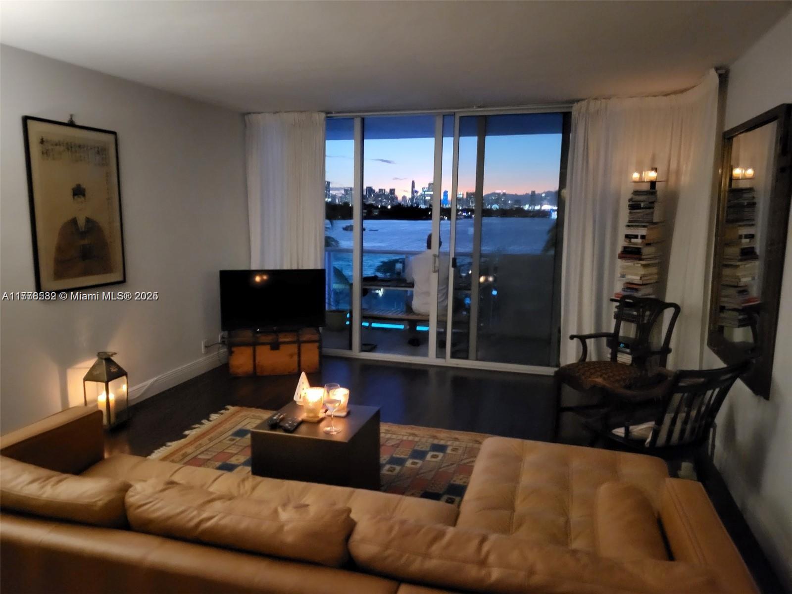 1200 West Ave 303