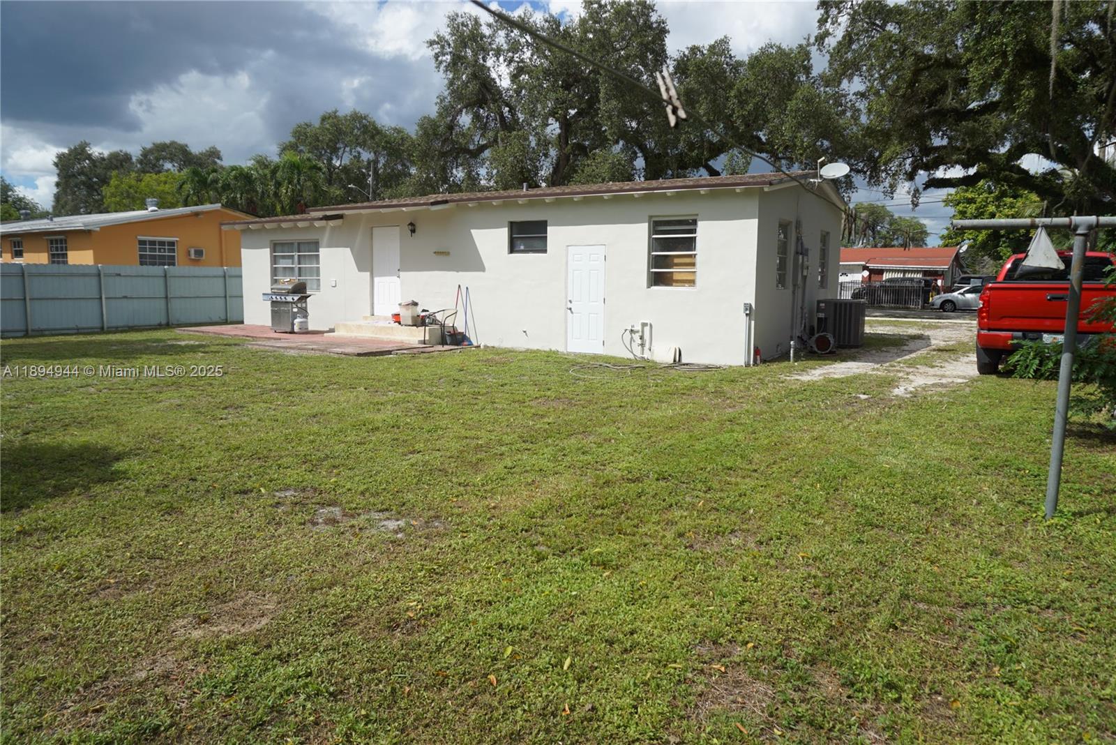 GOLDEN GLADES PARK 5TH AD - Residential