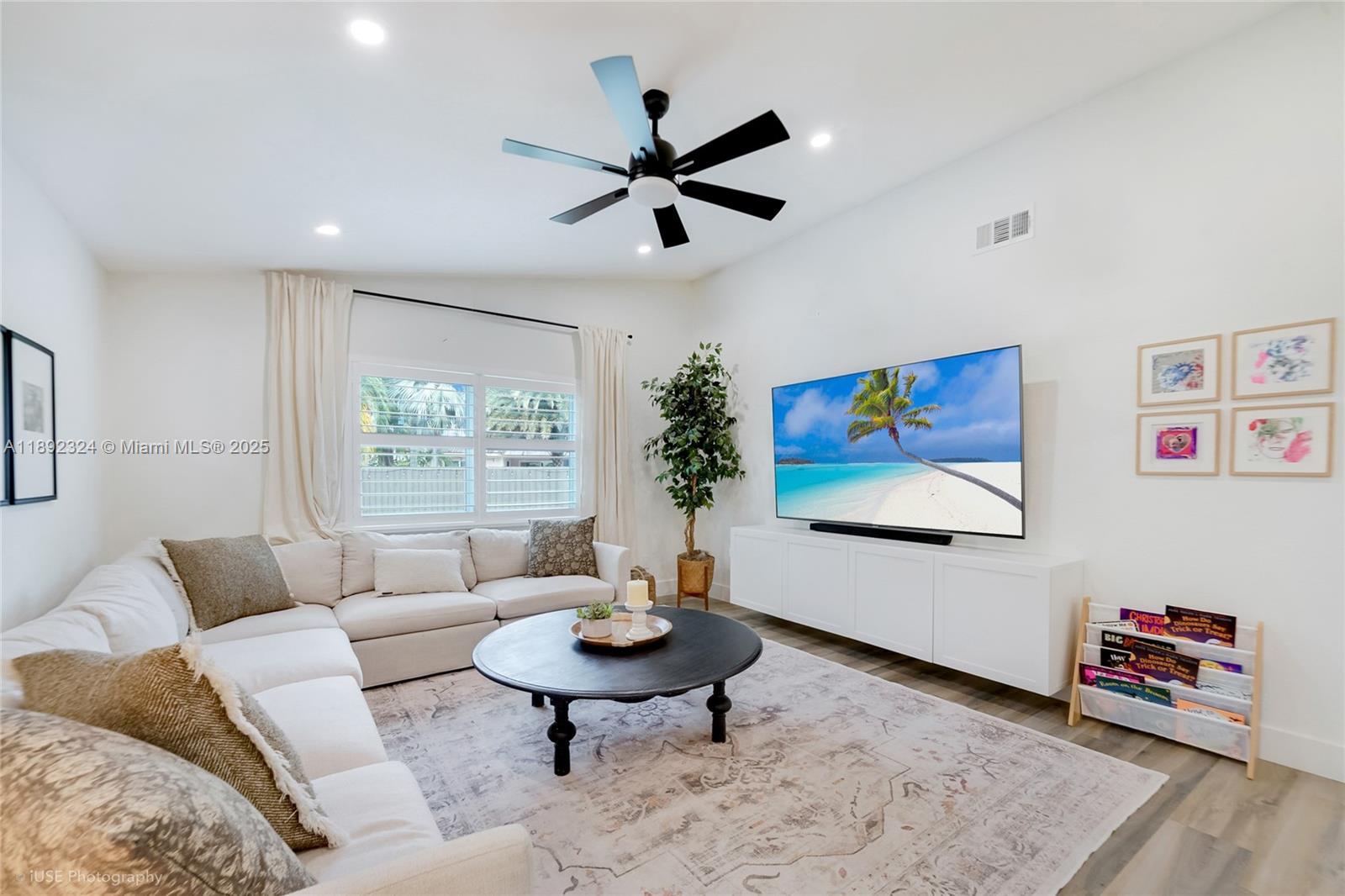 HAWKES BLUFF - Residential