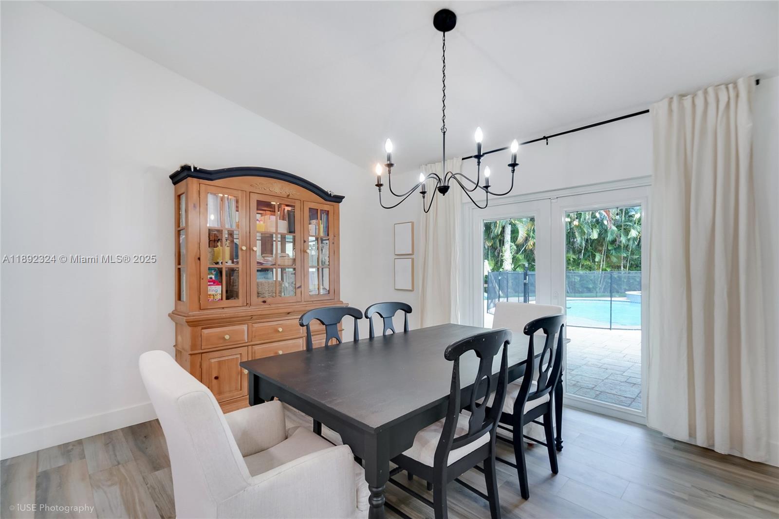 HAWKES BLUFF - Residential
