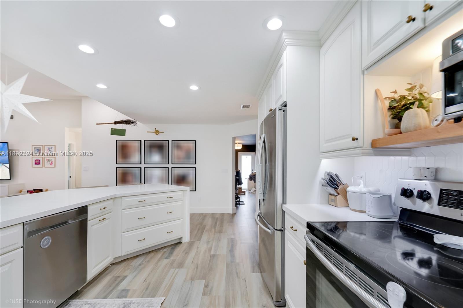 HAWKES BLUFF - Residential
